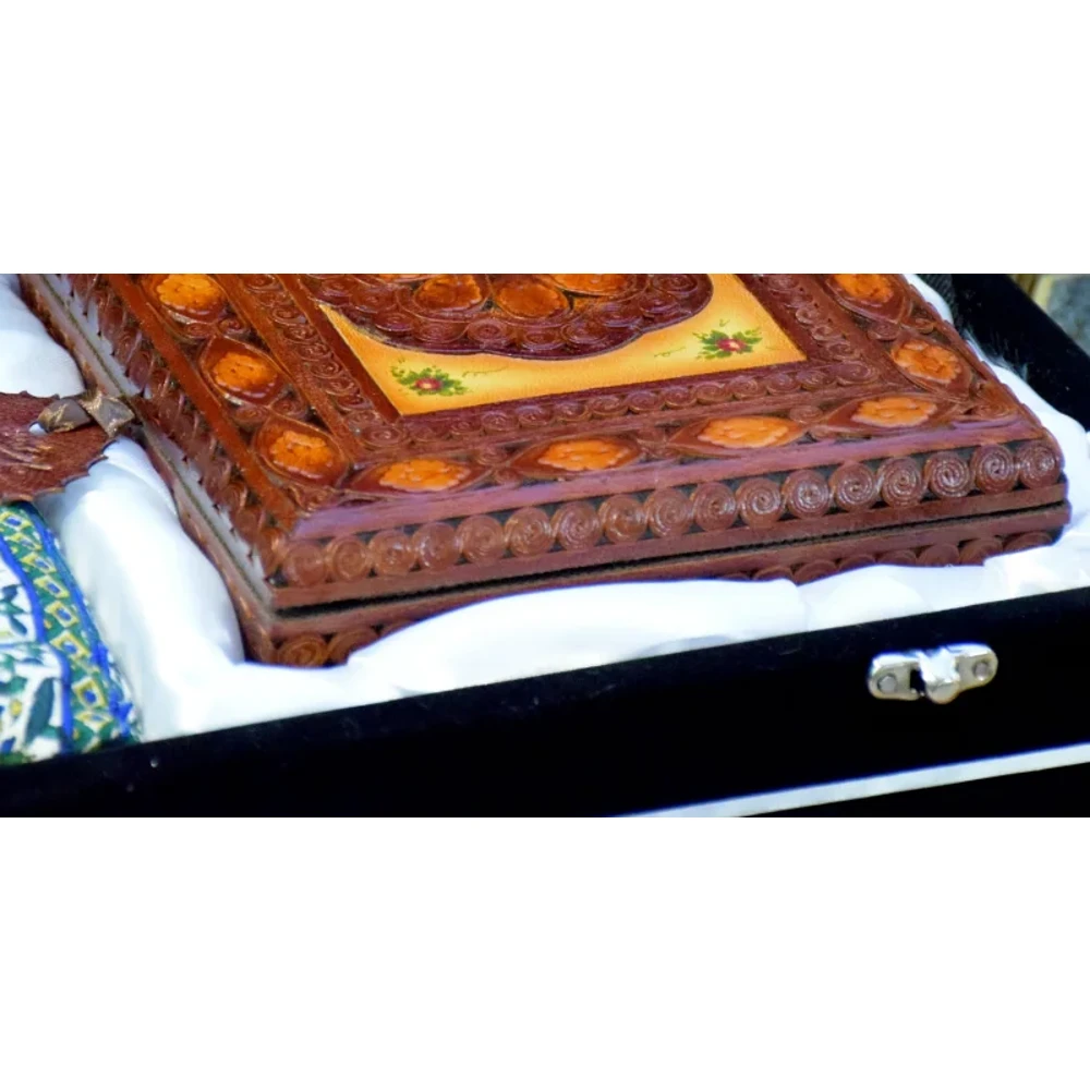 تصویر اصلی جعبه هدیه قرآن چرمی دست‌ساز از کاتالوگ حامی